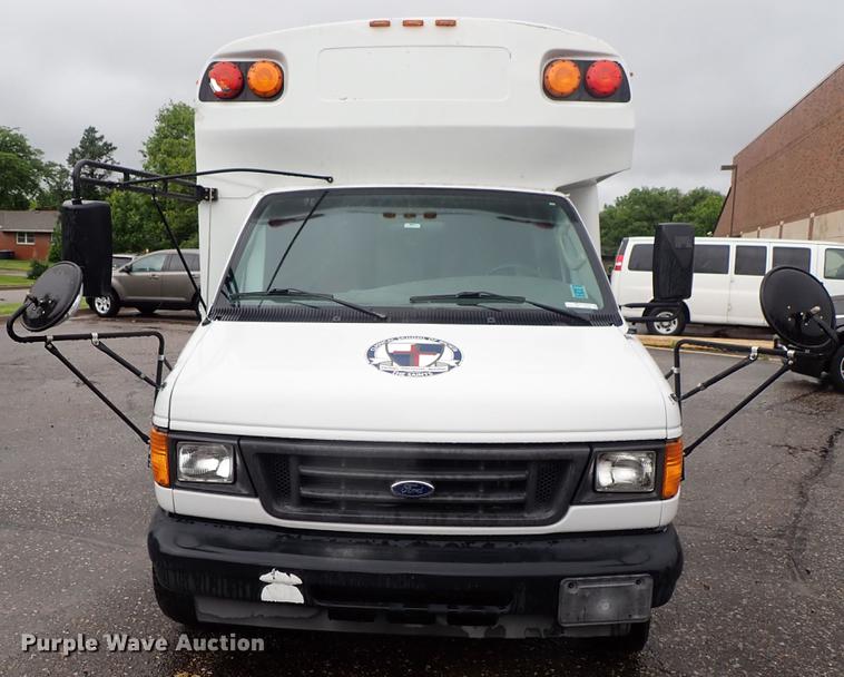 image for item FH9860 2005 Ford E450 school bus