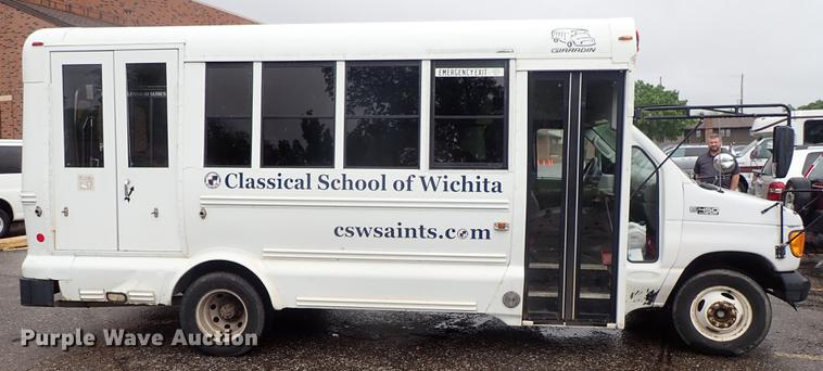 image for item FH9860 2005 Ford E450 school bus
