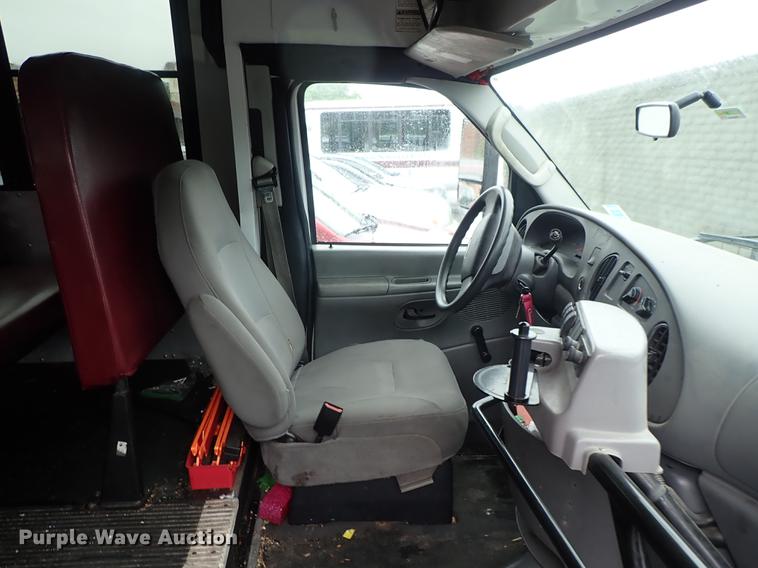 image for item FH9860 2005 Ford E450 school bus