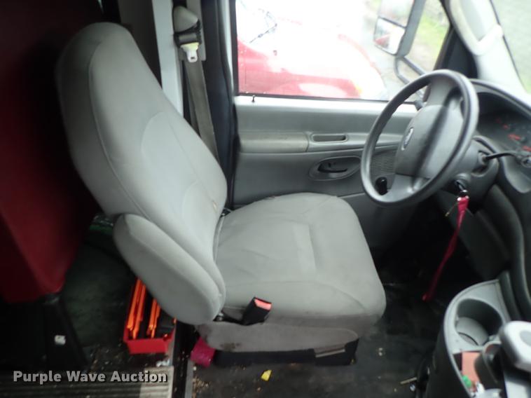 image for item FH9860 2005 Ford E450 school bus