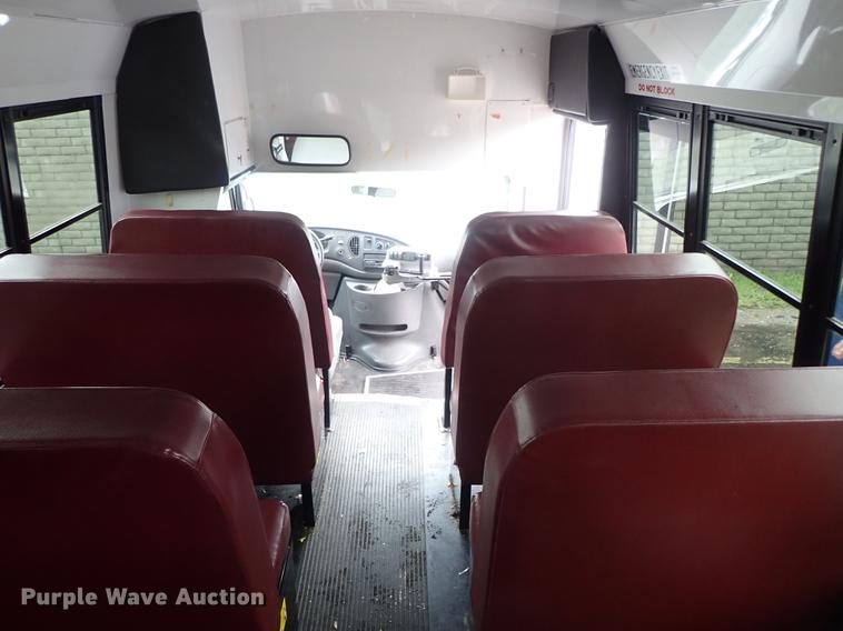 image for item FH9860 2005 Ford E450 school bus
