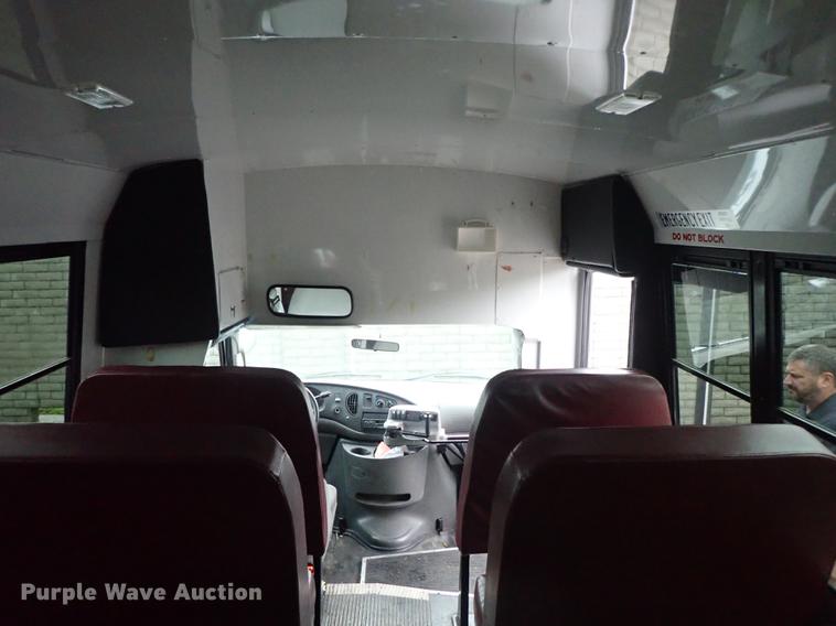 image for item FH9860 2005 Ford E450 school bus