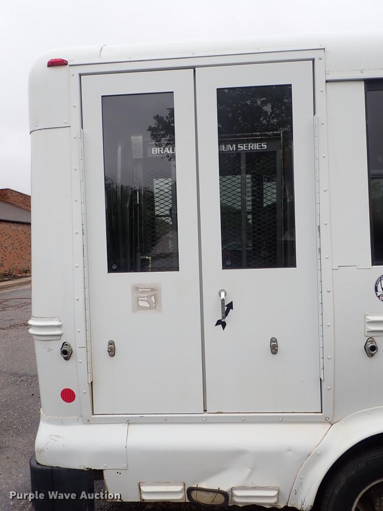 image for item FH9860 2005 Ford E450 school bus