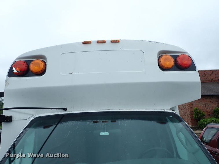 image for item FH9860 2005 Ford E450 school bus