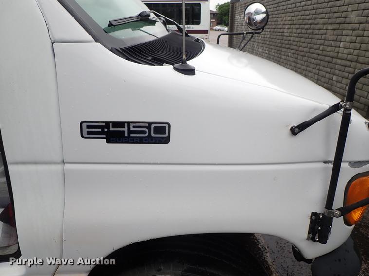 image for item FH9860 2005 Ford E450 school bus