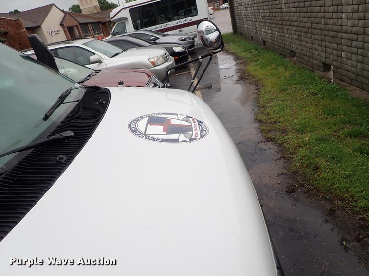 image for item FH9860 2005 Ford E450 school bus