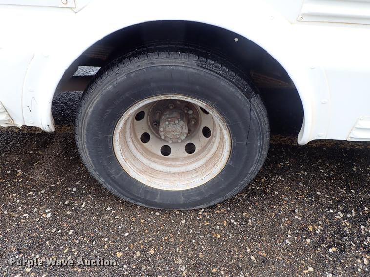 image for item FH9860 2005 Ford E450 school bus