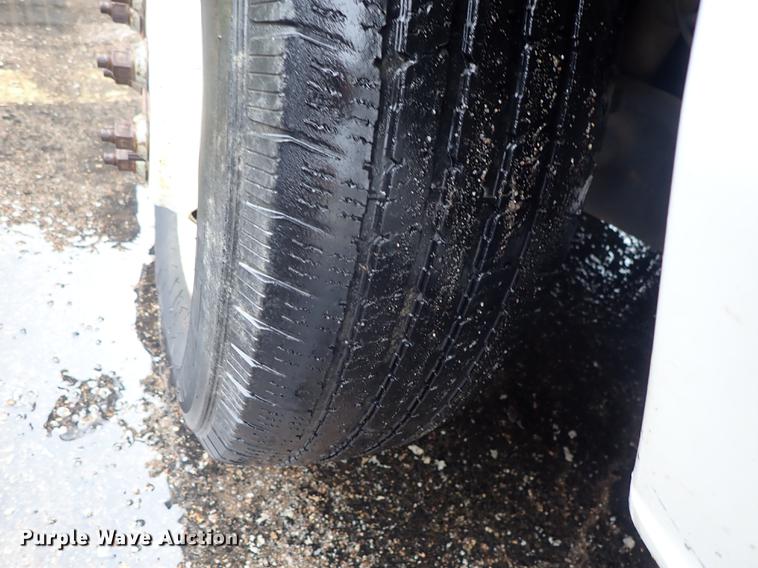 image for item FH9860 2005 Ford E450 school bus