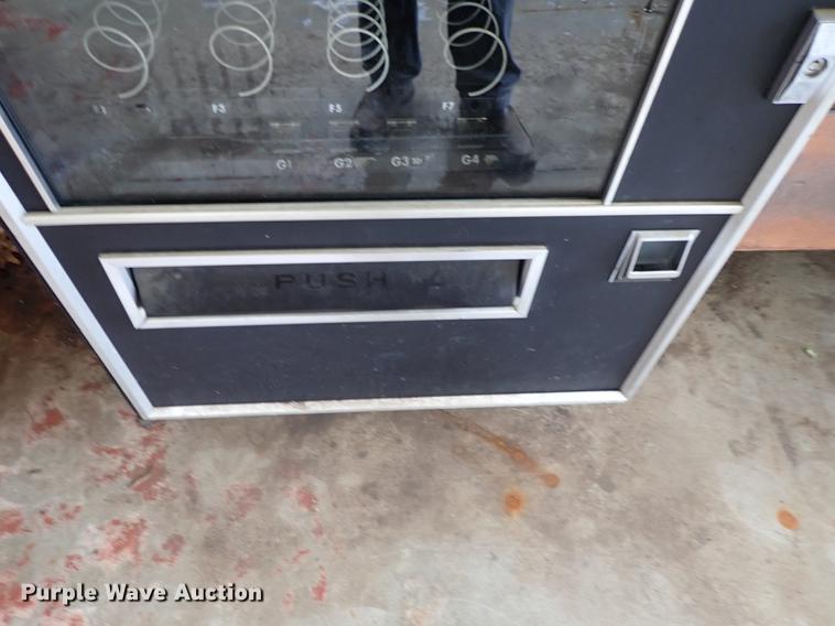 image for item FH9862 Vending machine
