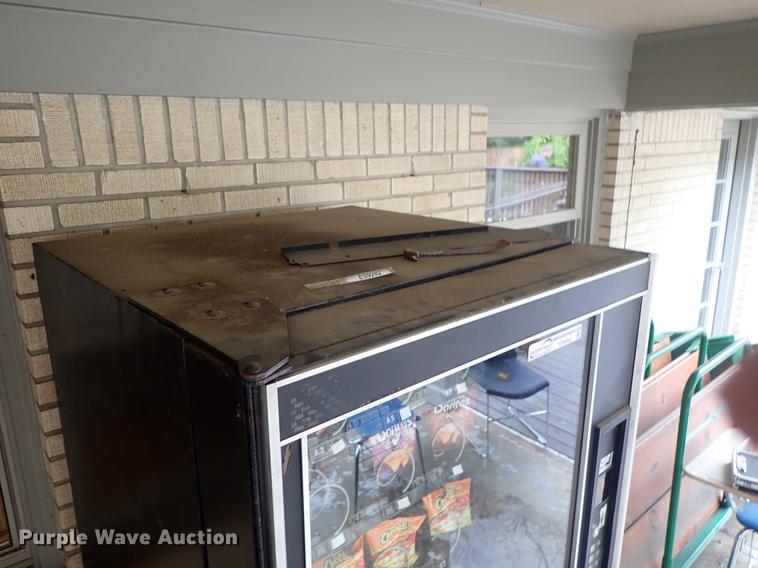 image for item FH9862 Vending machine