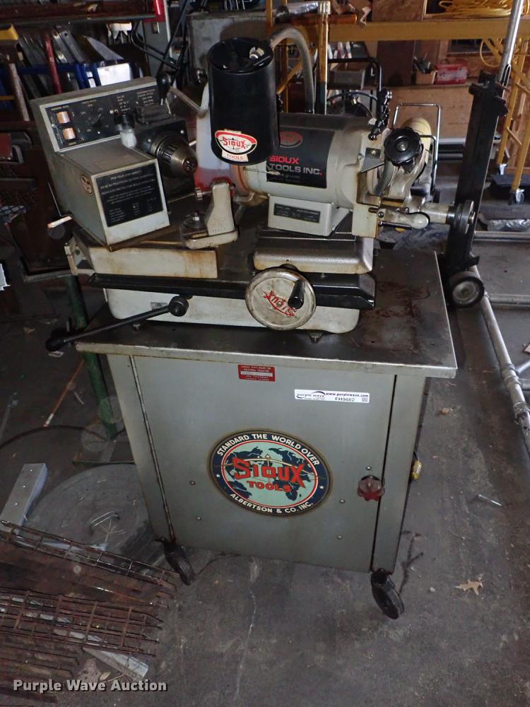 Sioux 2001 valve face grinder in McPherson, KS Item FH9882 sold