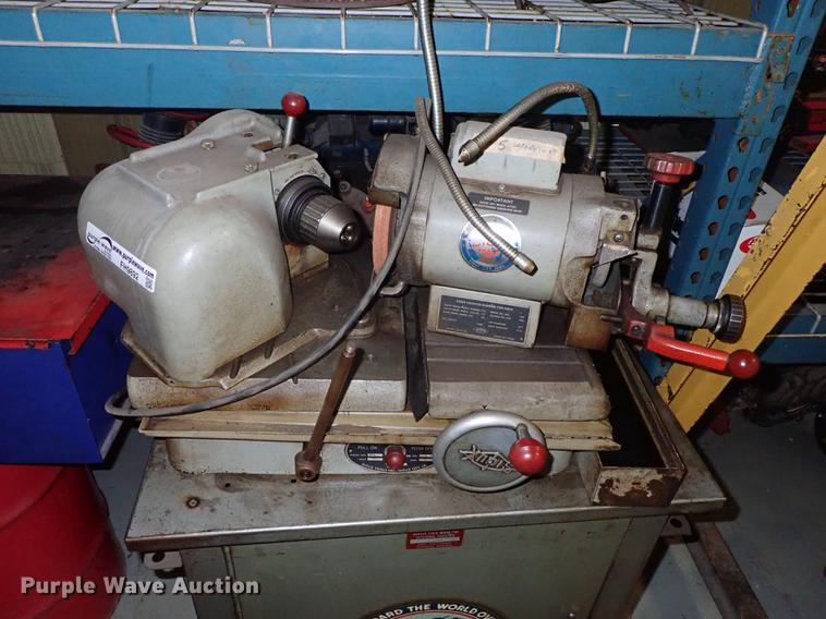 Sioux valve face grinding machine in McPherson, KS Item FH9892 sold