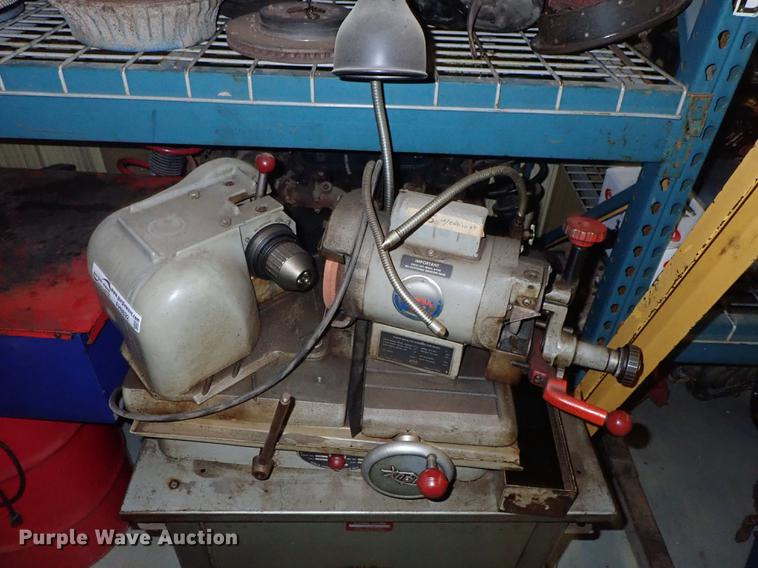 Sioux valve face grinding machine in McPherson, KS Item FH9892 sold