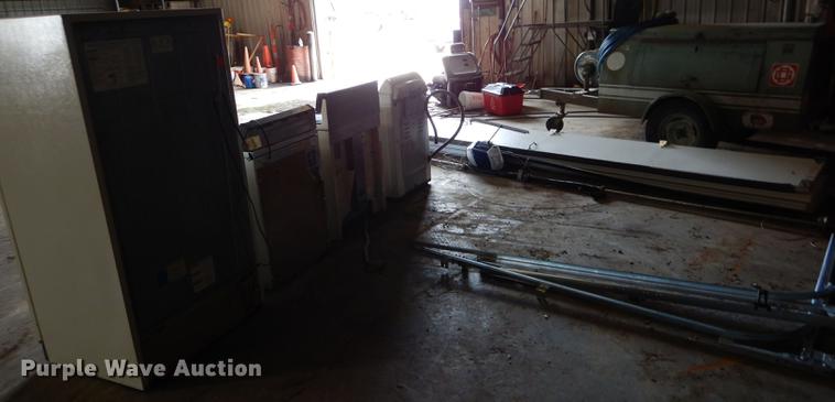 image for item FI9584 Garage door and appliances