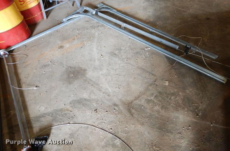 image for item FI9584 Garage door and appliances