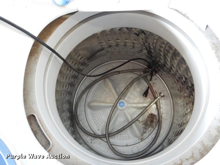 image for item FI9584 Garage door and appliances