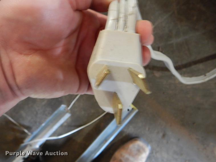 image for item FI9584 Garage door and appliances