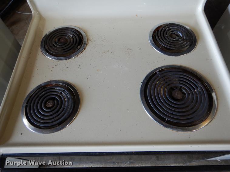 image for item FI9584 Garage door and appliances