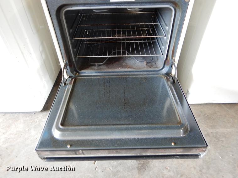 image for item FI9584 Garage door and appliances