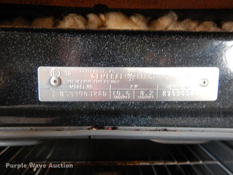 image for item FI9584 Garage door and appliances