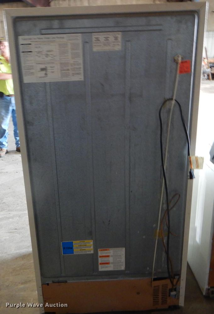 image for item FI9584 Garage door and appliances