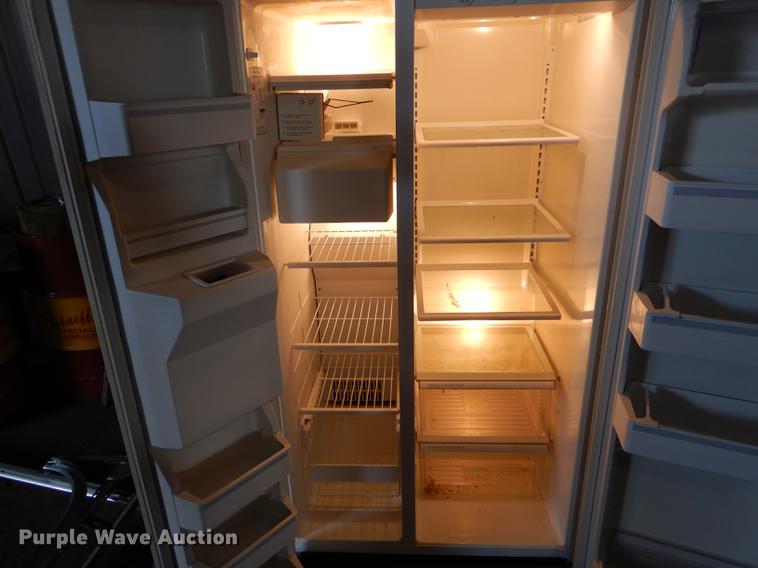 image for item FI9584 Garage door and appliances