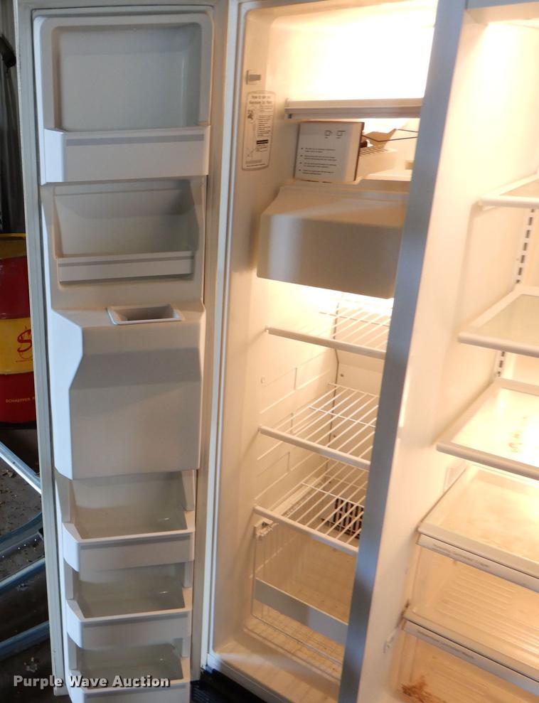 image for item FI9584 Garage door and appliances