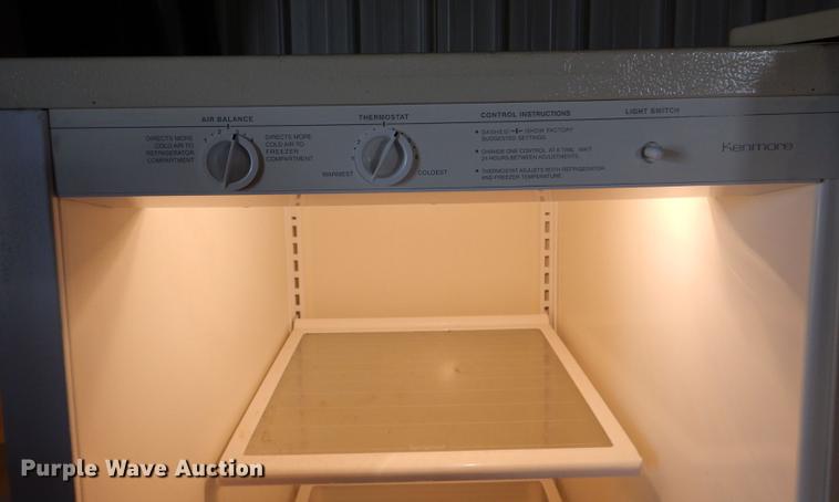 image for item FI9584 Garage door and appliances