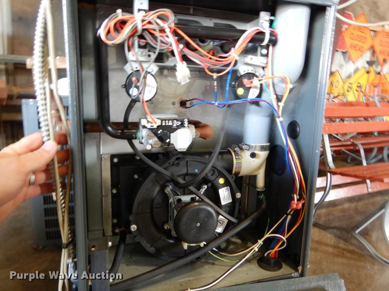 image for item FI9585 Goodman AC and heat unit