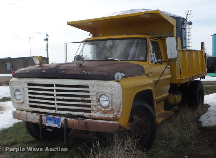 image for item FM9252 1967 Ford 600 dump truck