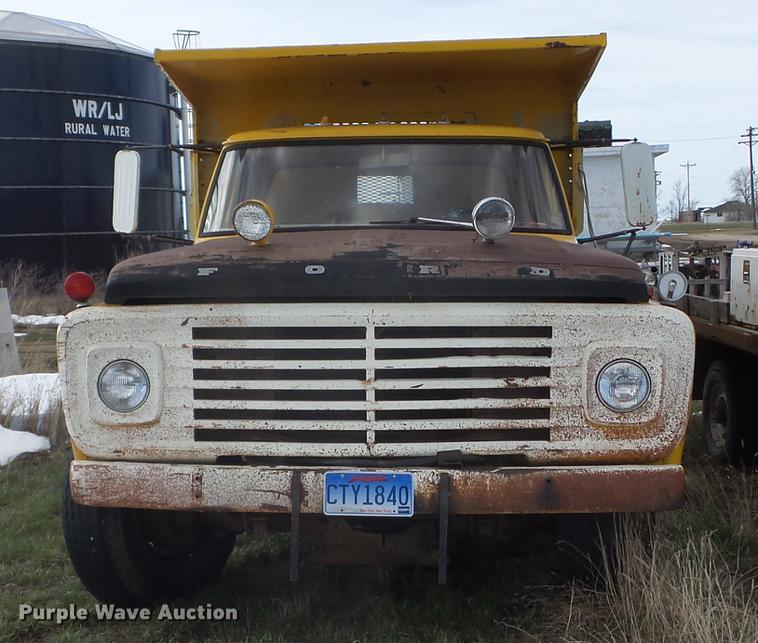 image for item FM9252 1967 Ford 600 dump truck