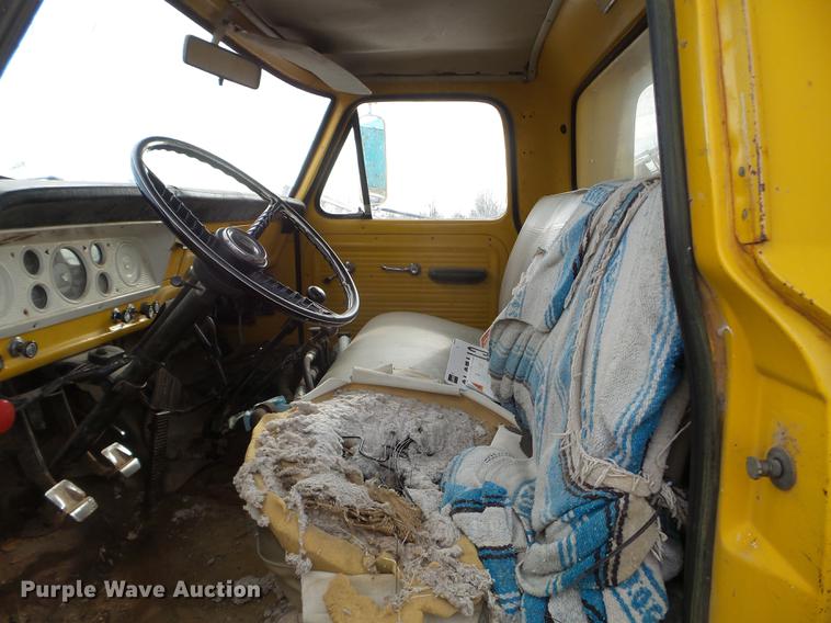 image for item FM9252 1967 Ford 600 dump truck