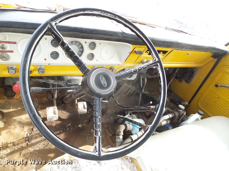 image for item FM9252 1967 Ford 600 dump truck