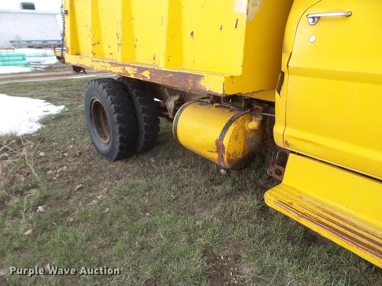 image for item FM9252 1967 Ford 600 dump truck