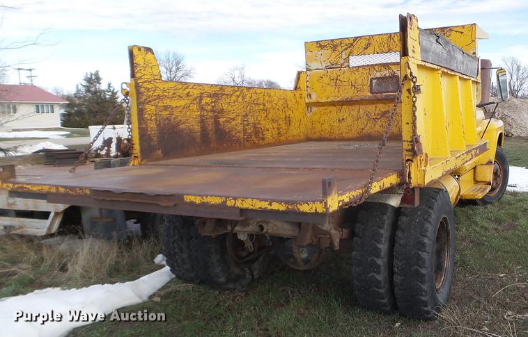 image for item FM9252 1967 Ford 600 dump truck