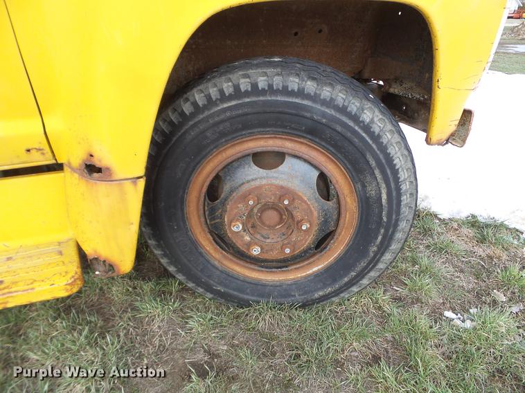 image for item FM9252 1967 Ford 600 dump truck