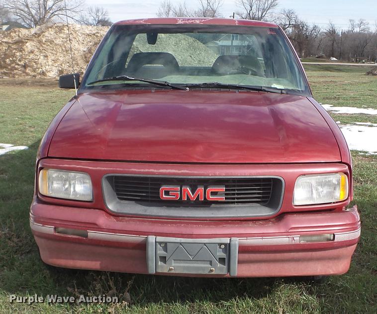image for item FM9253 1997 GMC Sonoma Ext. Cab pickup truck