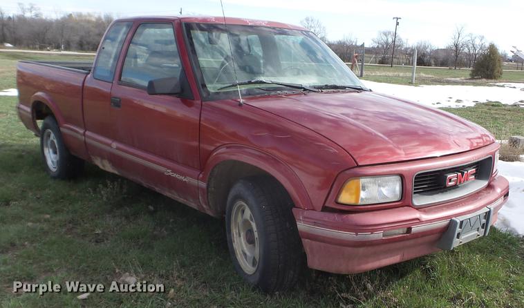 image for item FM9253 1997 GMC Sonoma Ext. Cab pickup truck