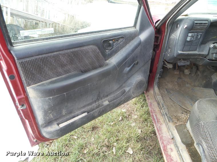 image for item FM9253 1997 GMC Sonoma Ext. Cab pickup truck