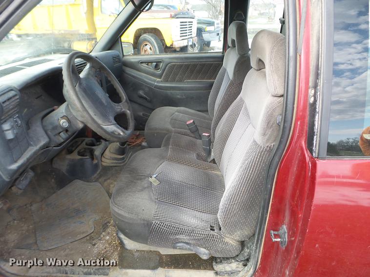 image for item FM9253 1997 GMC Sonoma Ext. Cab pickup truck