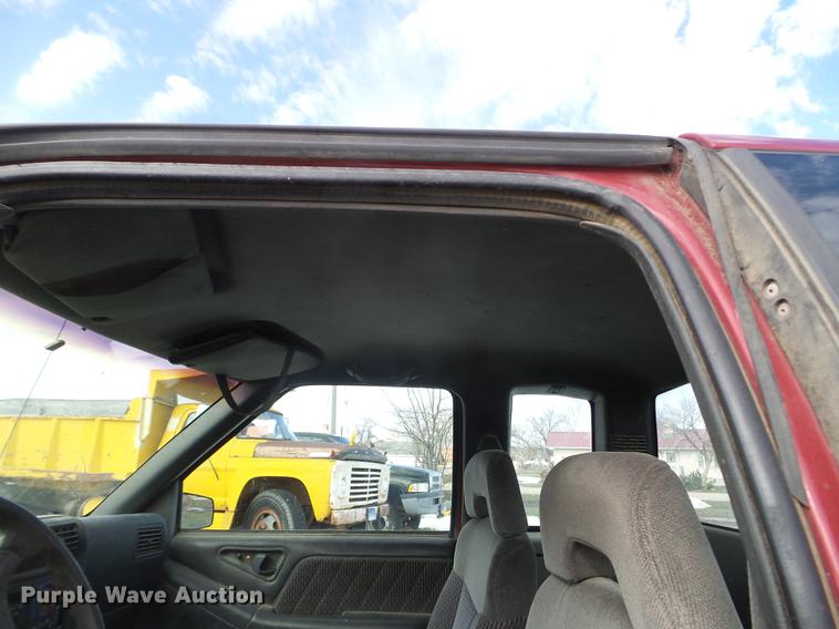 image for item FM9253 1997 GMC Sonoma Ext. Cab pickup truck