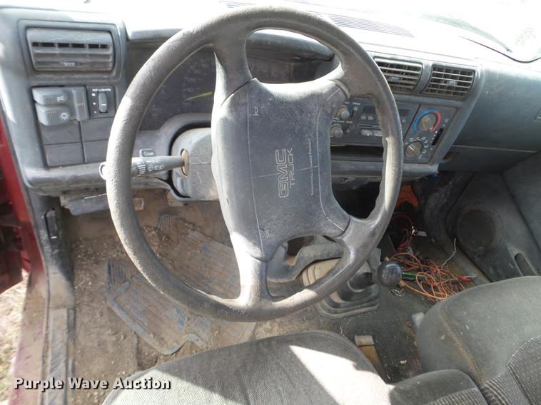 image for item FM9253 1997 GMC Sonoma Ext. Cab pickup truck