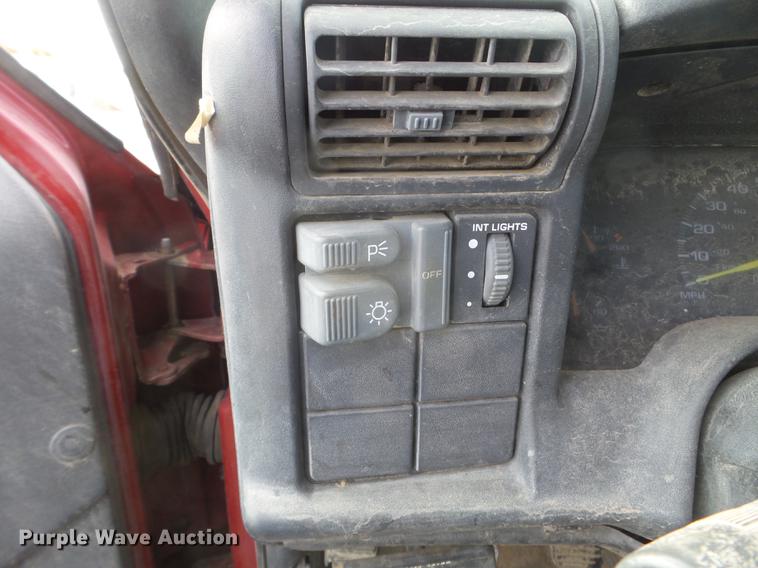 image for item FM9253 1997 GMC Sonoma Ext. Cab pickup truck