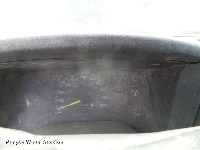 image for item FM9253 1997 GMC Sonoma Ext. Cab pickup truck