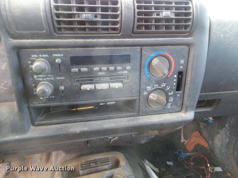 image for item FM9253 1997 GMC Sonoma Ext. Cab pickup truck