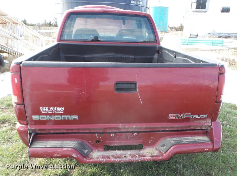 image for item FM9253 1997 GMC Sonoma Ext. Cab pickup truck