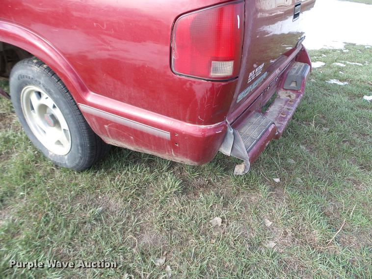 image for item FM9253 1997 GMC Sonoma Ext. Cab pickup truck