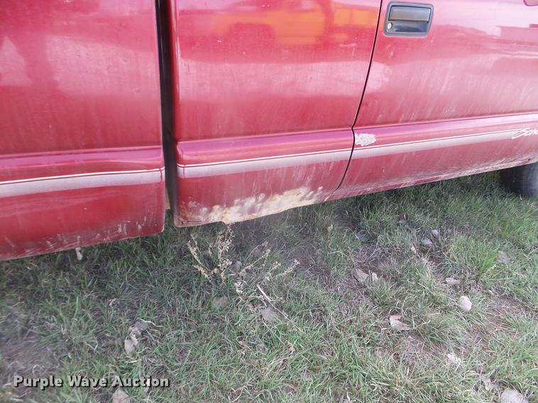 image for item FM9253 1997 GMC Sonoma Ext. Cab pickup truck