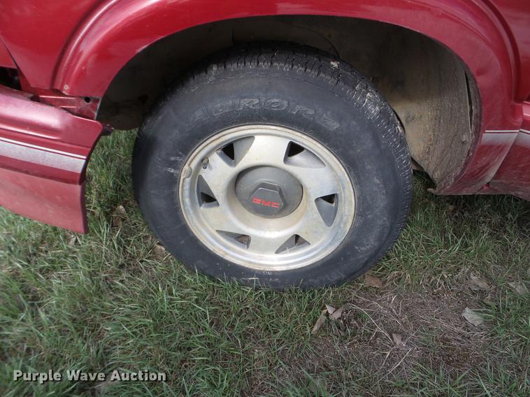 image for item FM9253 1997 GMC Sonoma Ext. Cab pickup truck