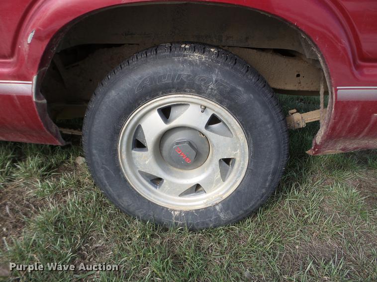 image for item FM9253 1997 GMC Sonoma Ext. Cab pickup truck